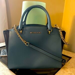 MICHAEL KORS; Marilyn Medium two toned blue handbag